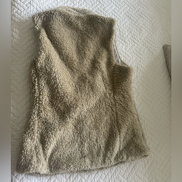 Patagonia Beige Sherpa Vest - Picture 13 of 13